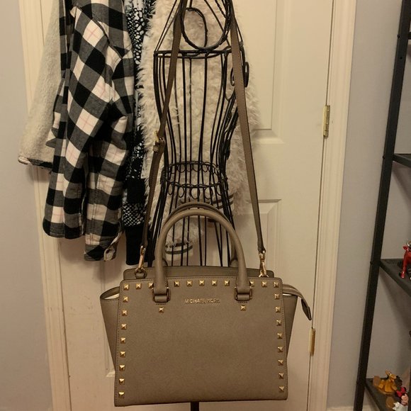 NWT! MICHAEL KORS MK SELMA STUDDED MEDIUM SATCHEL SHOULDER BAG W DUST BAG TAUPE - Picture 11 of 13